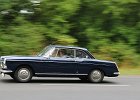 Peugeot 404 coupé  Peugeot 404 coupé, 100 autos sur la N7, 10 juillet 2017