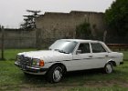Mercedes série 200 1981  Mercedes série 200 1981, bourse de Courtenay, 7 avril 2024