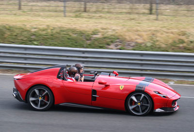 500 Ferrari contre le cancer