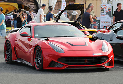 500 Ferrari contre le cancer