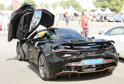 500 Ferrari contre le cancer
