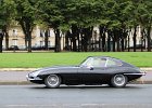 Jaguar E-type coupé  Jaguar E-type coupé, traversée de Paris, 30 août 2020