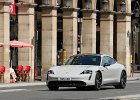 Porsche Taycan  Porsche Taycan (plaque personnalisée), traversée de Paris, 25 juillet 2021