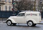Renault Juvaquatre  Renault Juvaquatre, traversée de Paris, 7 janvier 2018
