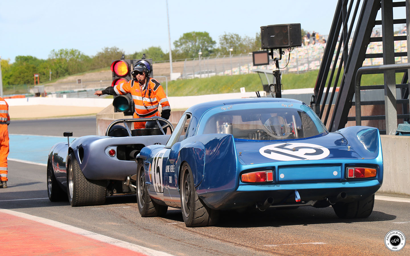 Alpine A211