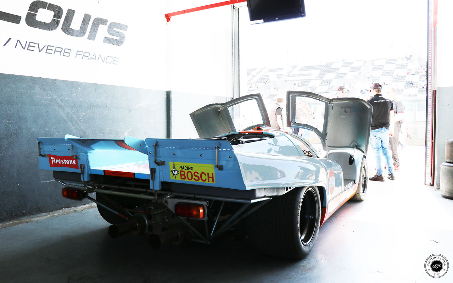 Porsche 917 K30 replica stands
