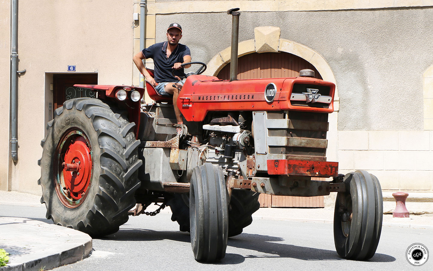 Massey-Ferguson 1100