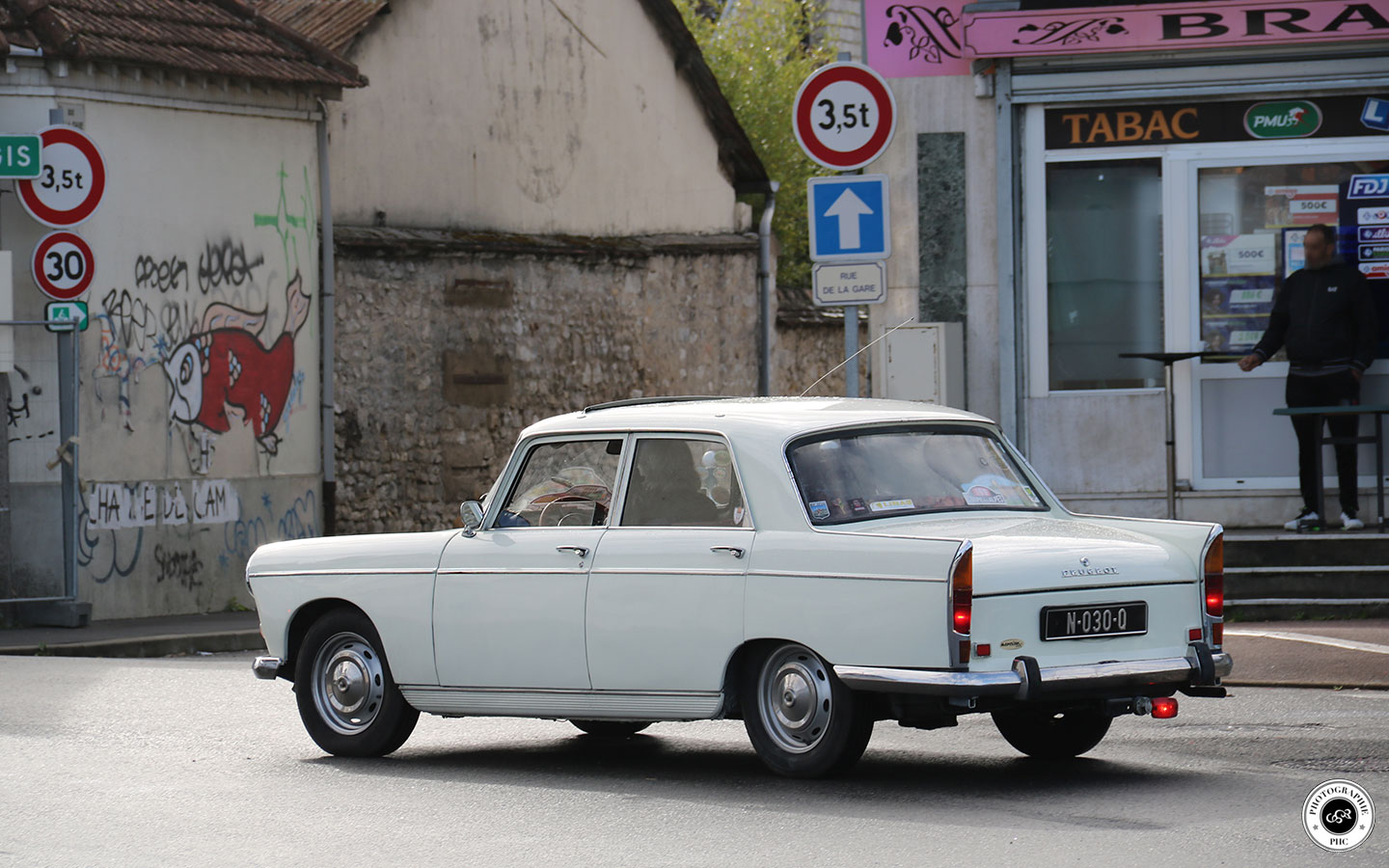 Peugeot 404