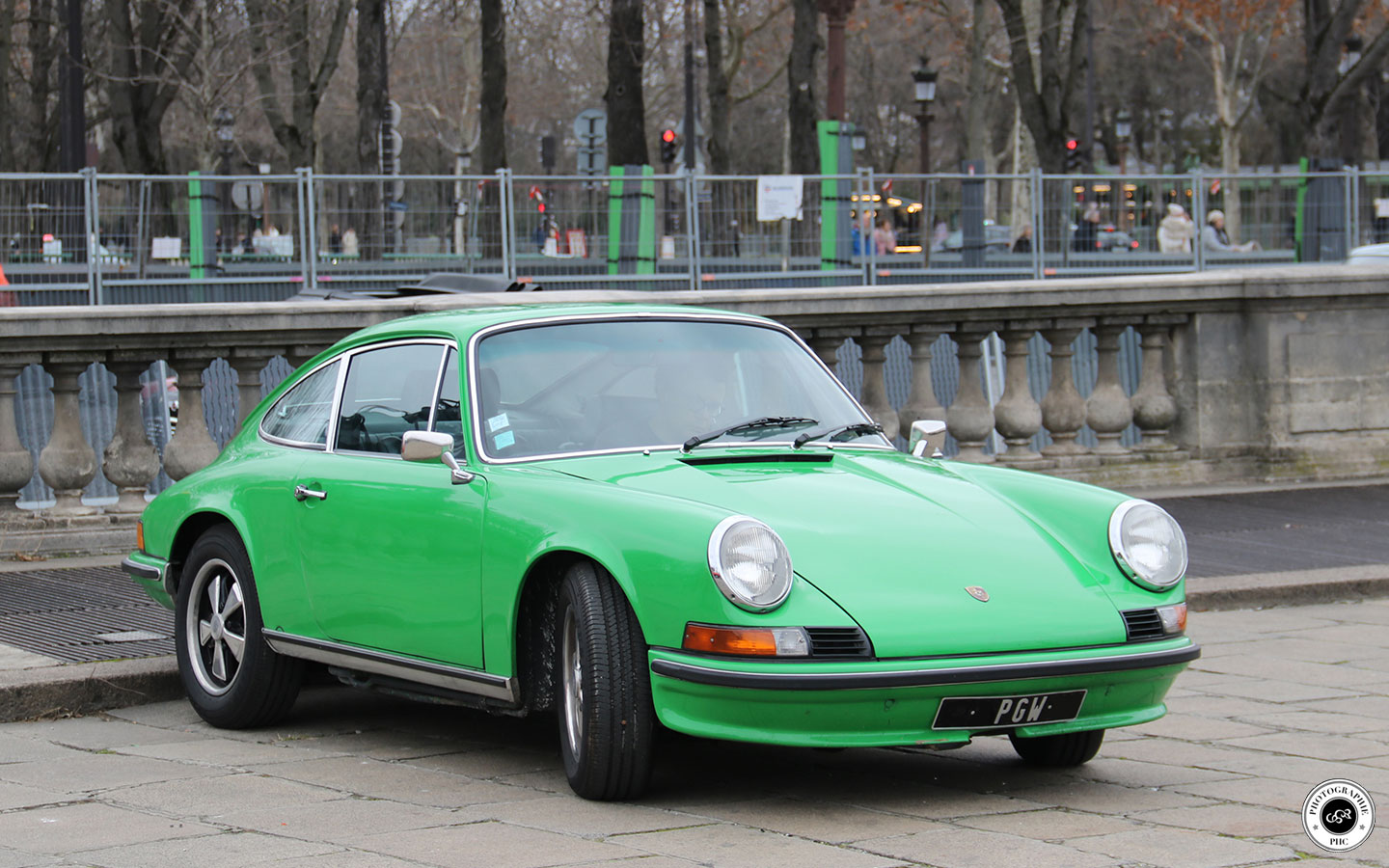 911
